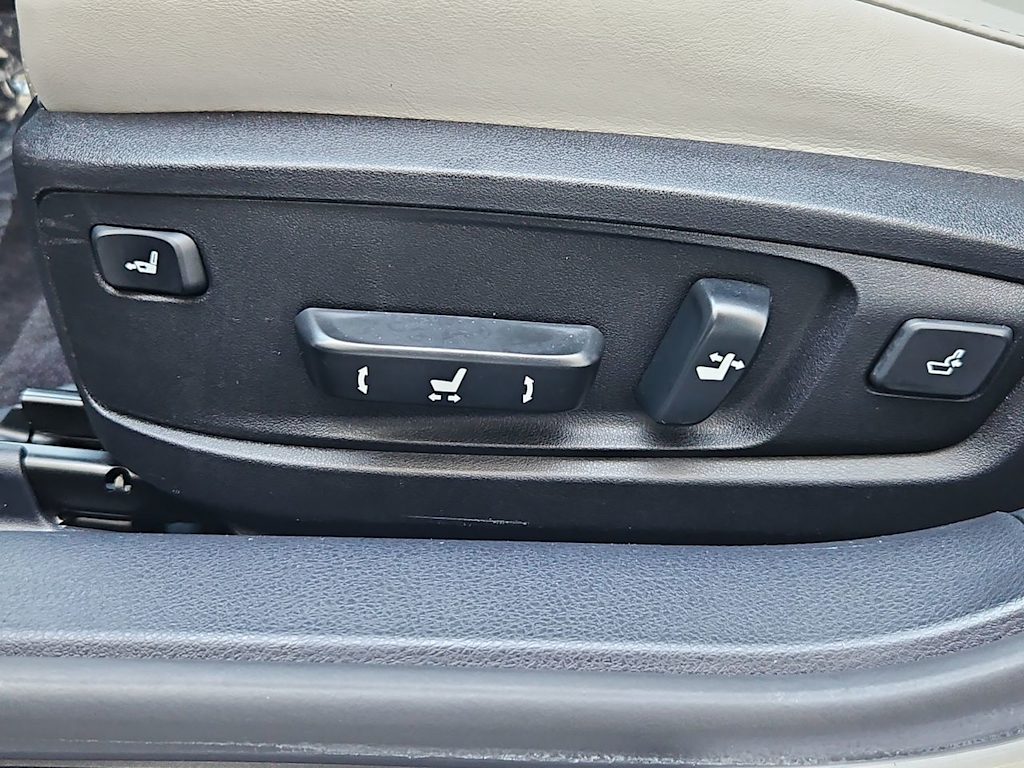 Thumbnail: 2014 Lexus ES - 27