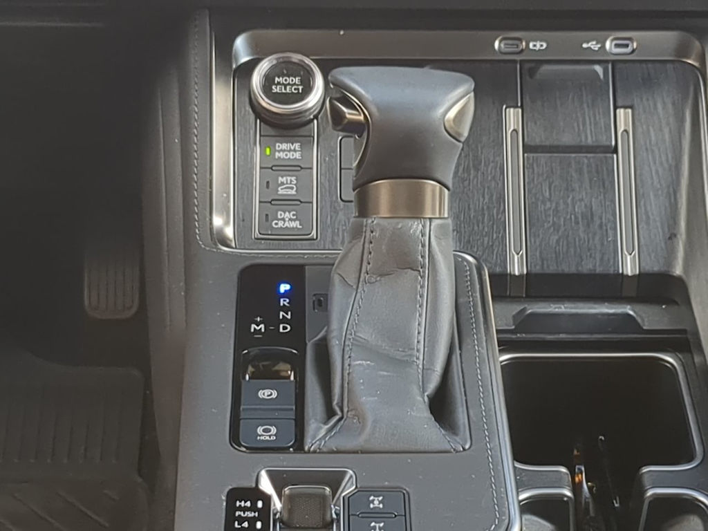 Thumbnail: 2024 Lexus ES - 36