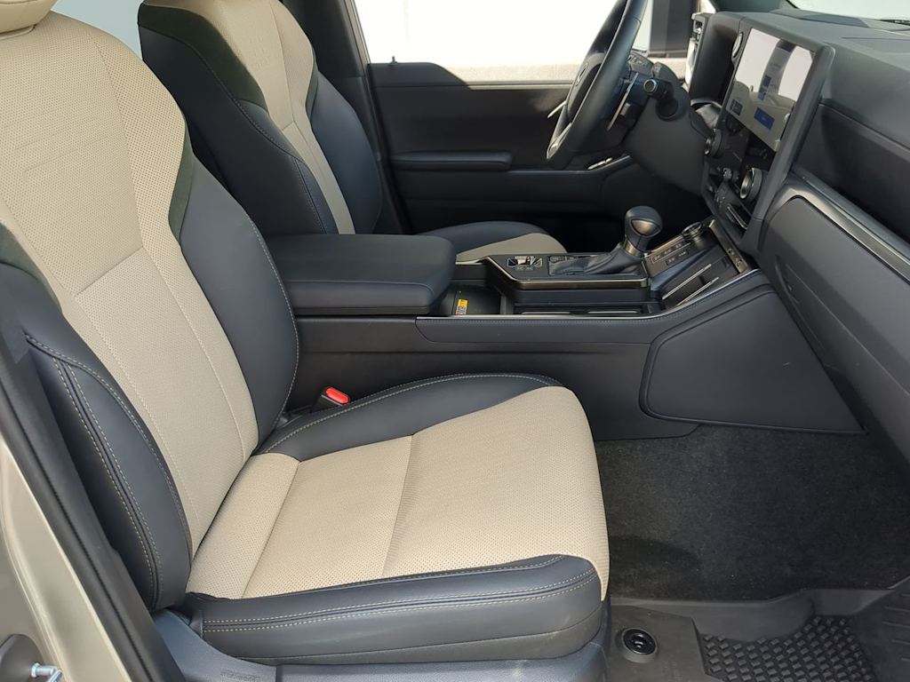 Thumbnail: 2024 Lexus ES - 28