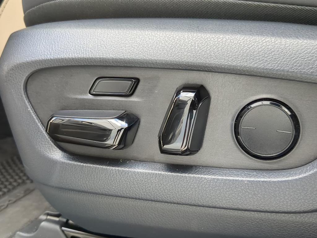 Thumbnail: 2024 Lexus ES - 24