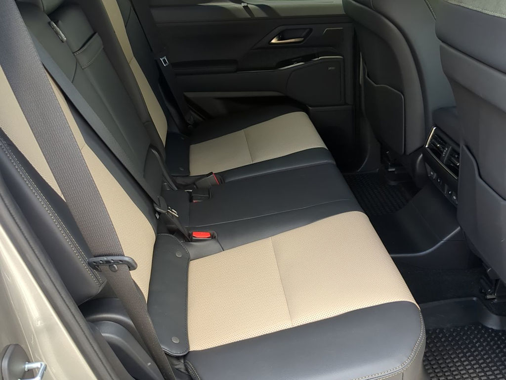 Thumbnail: 2024 Lexus ES - 26