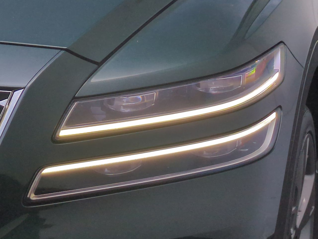 Thumbnail: 2021 Genesis GV80 - 25
