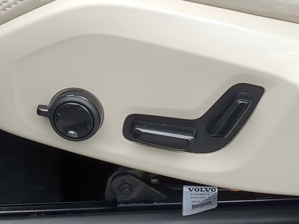 Thumbnail: 2019 Volvo XC60 - 27