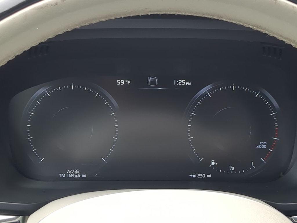 Thumbnail: 2019 Volvo XC60 - 16