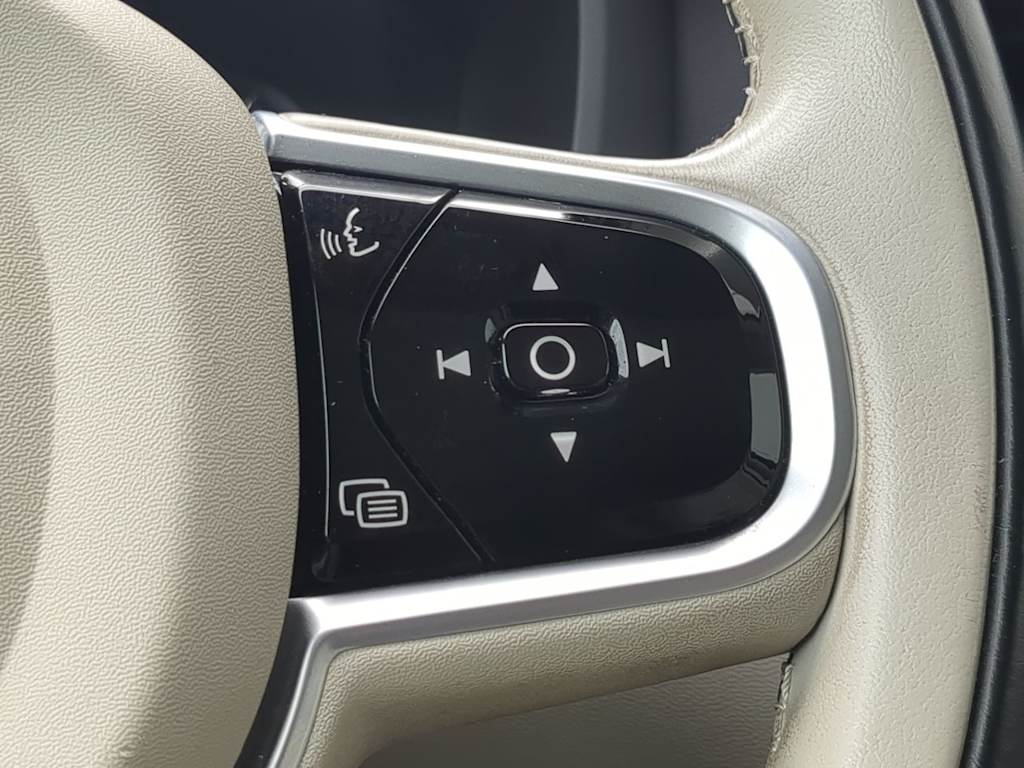 Thumbnail: 2019 Volvo XC60 - 32