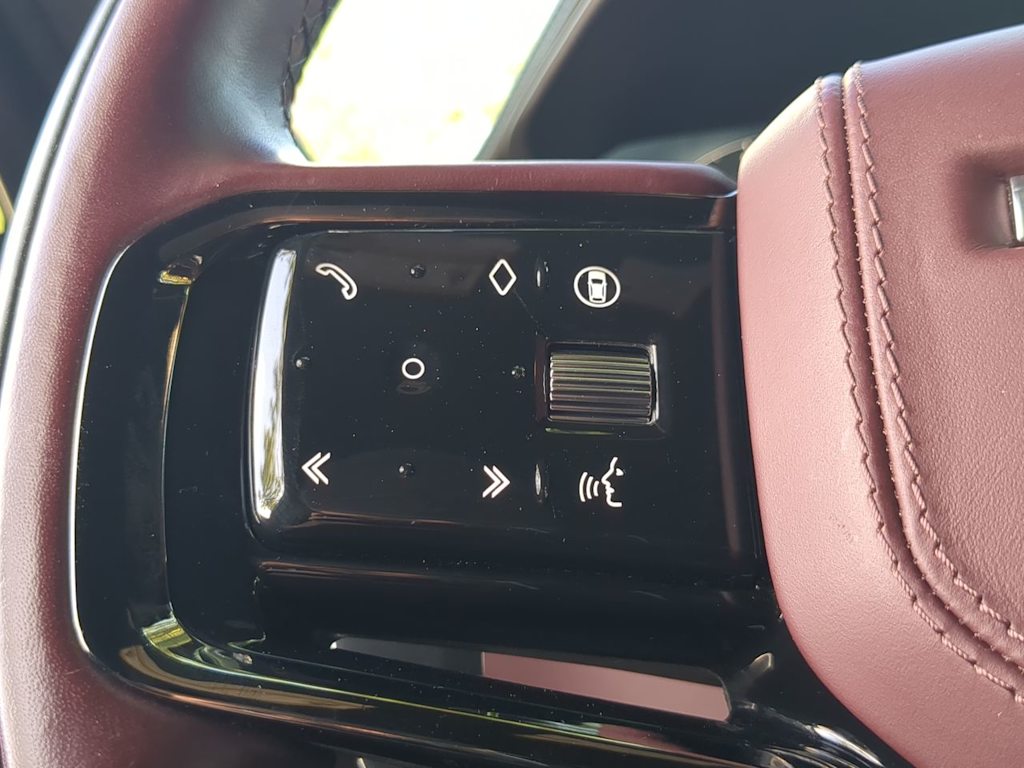 Thumbnail: 2025 Land Rover Range Rover Sport - 15