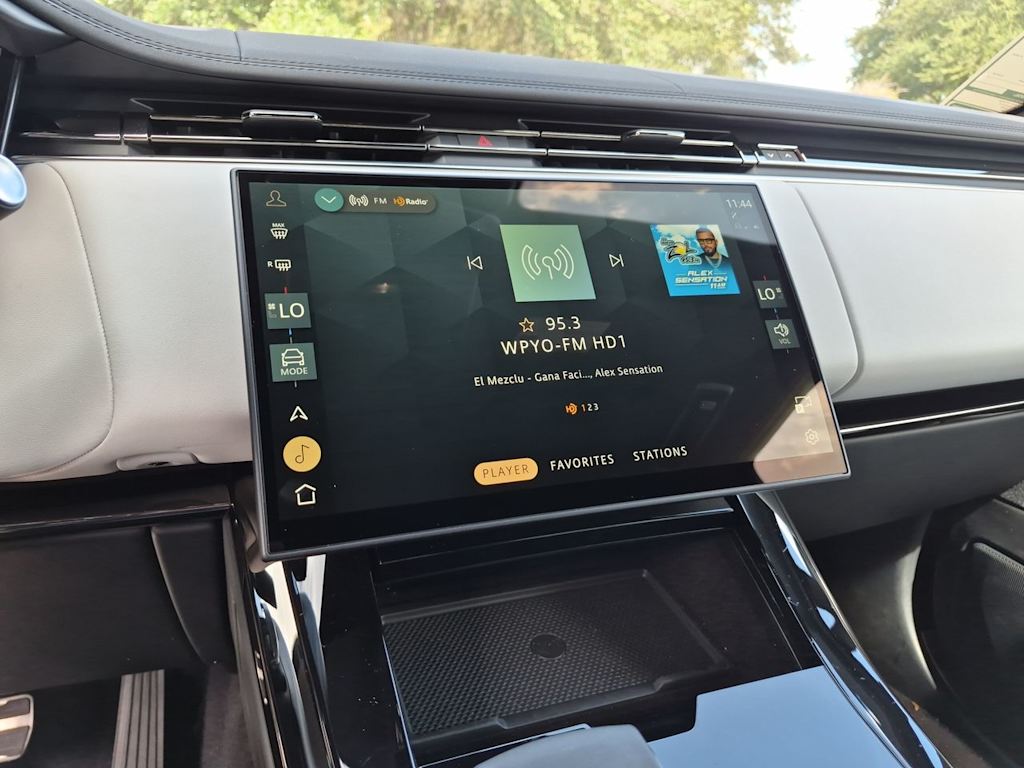 Thumbnail: 2025 Land Rover Range Rover Sport - 30