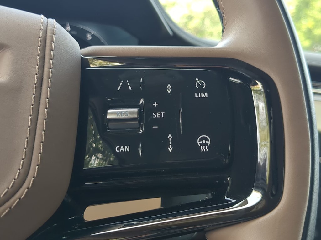 Thumbnail: 2025 Land Rover Range Rover Sport - 32