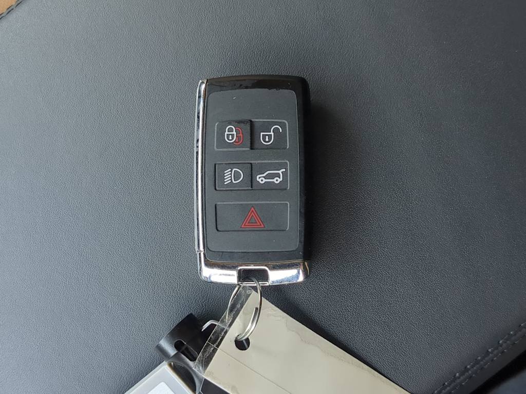 Thumbnail: 2025 Land Rover Range Rover Sport - 18