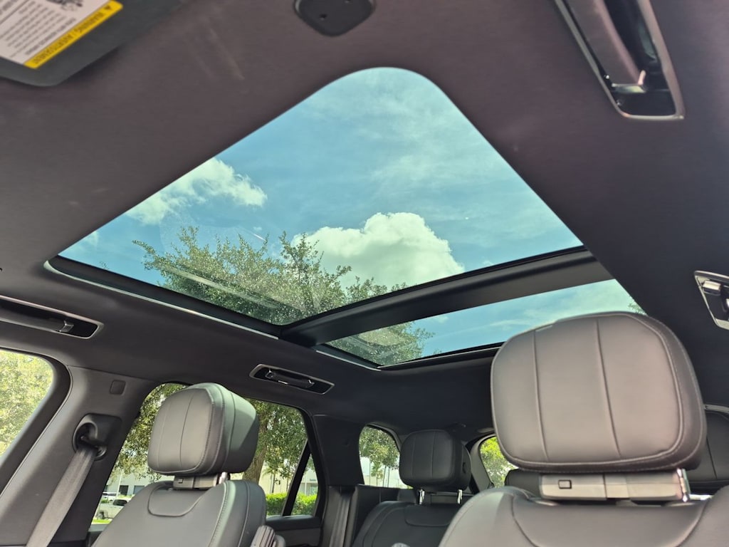 Thumbnail: 2025 Land Rover Range Rover Sport - 22
