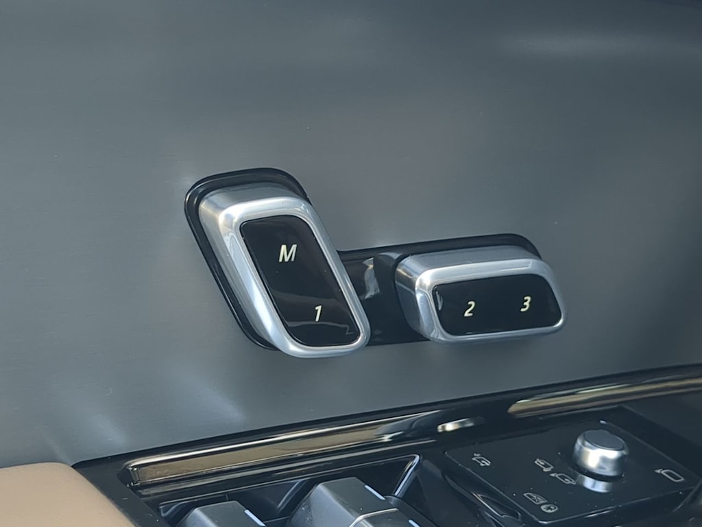 Thumbnail: 2025 Land Rover Range Rover Sport - 24