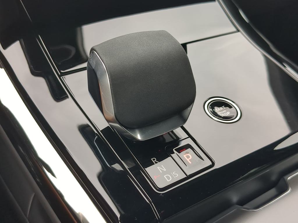 Thumbnail: 2025 Land Rover Range Rover Sport - 15