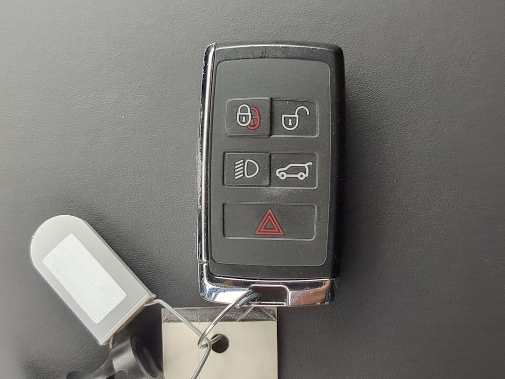 Thumbnail: 2025 Land Rover Range Rover Sport - 16