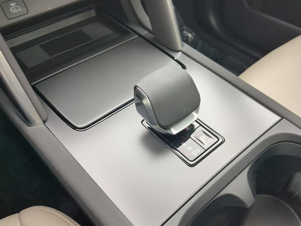 Thumbnail: 2025 Land Rover Discovery Sport - 16