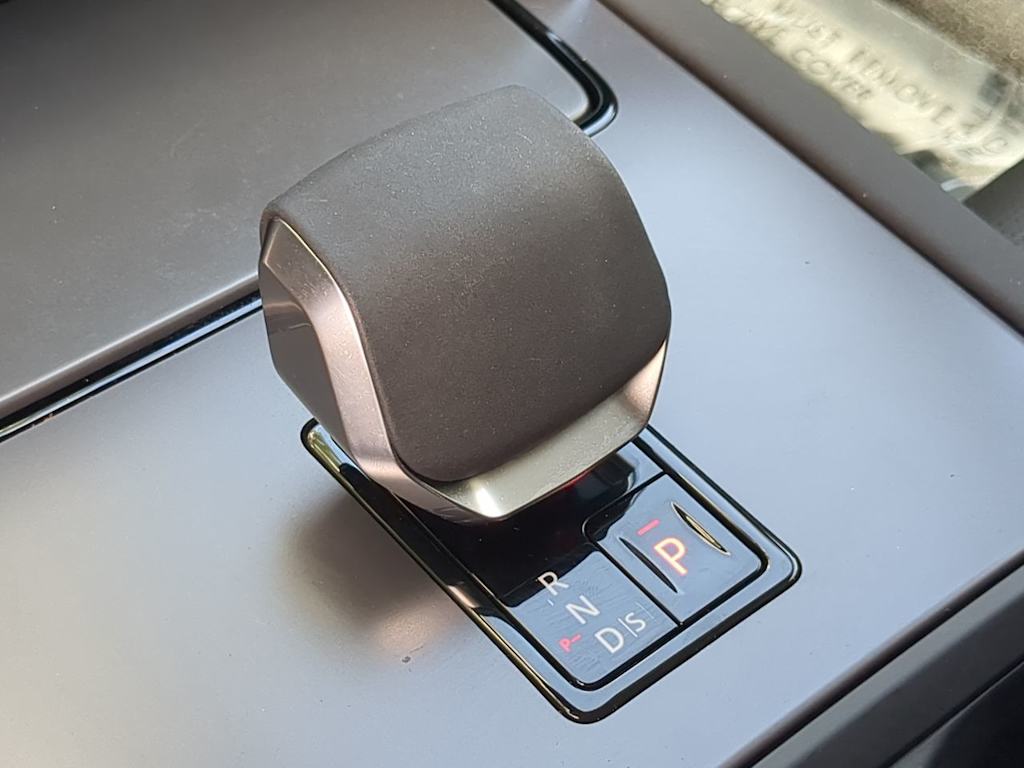 Thumbnail: 2025 Land Rover Discovery Sport - 17
