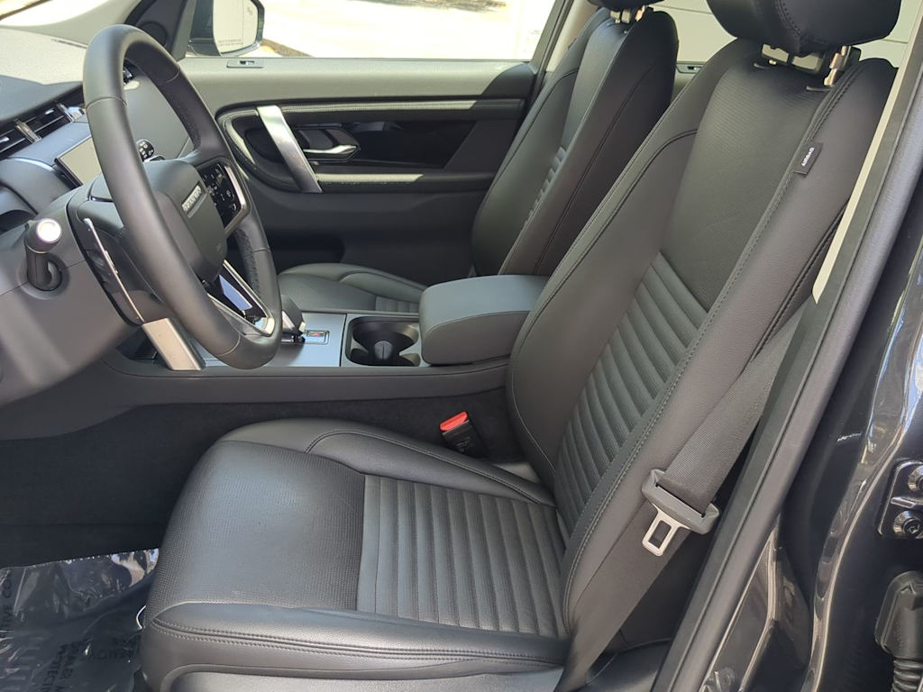 Thumbnail: 2025 Land Rover Discovery Sport - 10