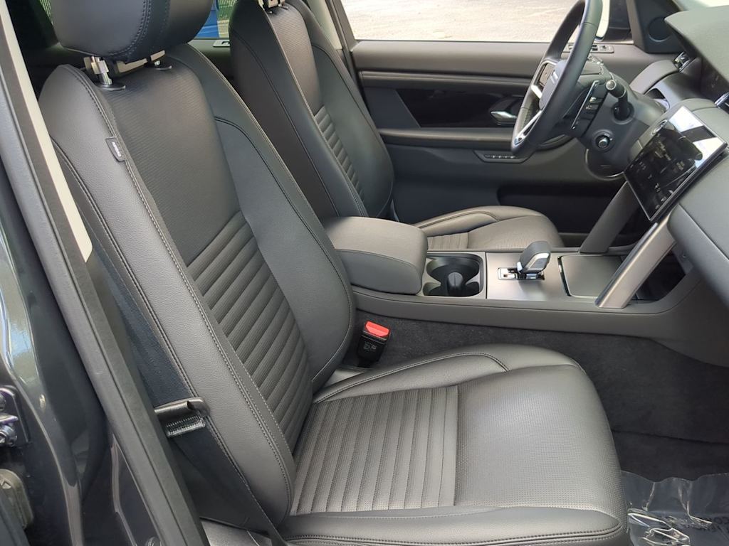 Thumbnail: 2025 Land Rover Discovery Sport - 11