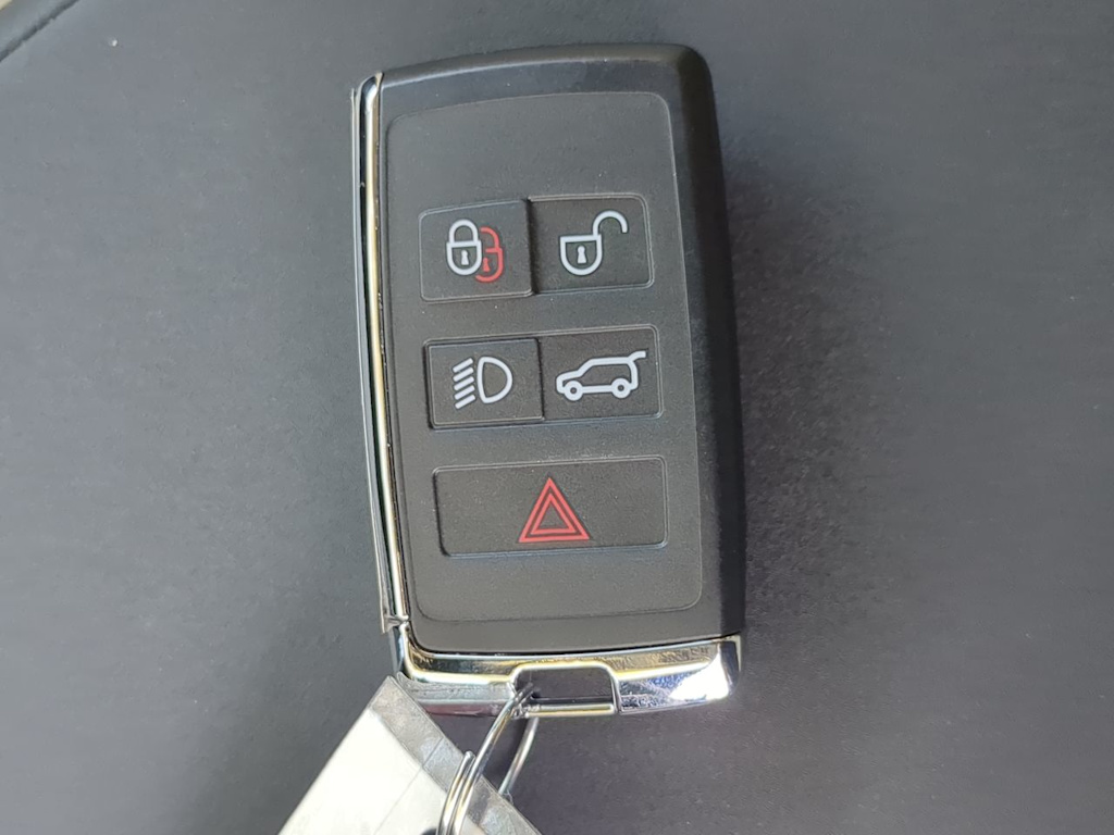 Thumbnail: 2025 Land Rover Discovery Sport - 38