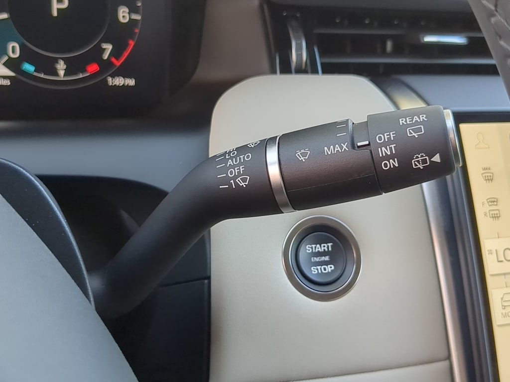 Thumbnail: 2025 Land Rover Discovery Sport - 16