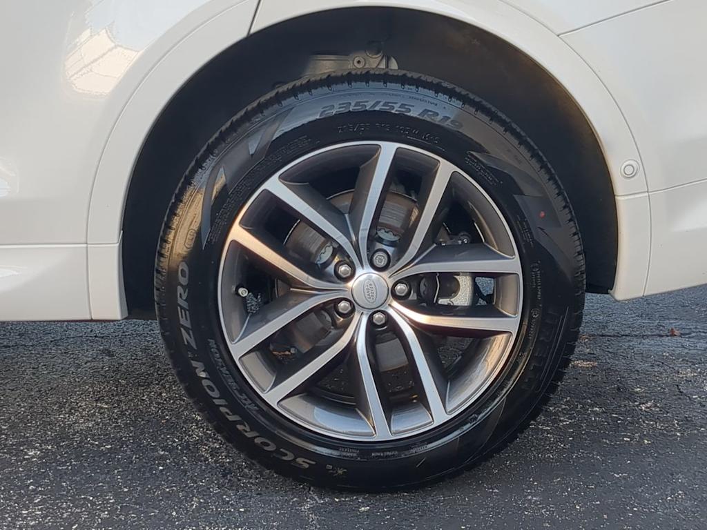 Thumbnail: 2025 Land Rover Discovery Sport - 8