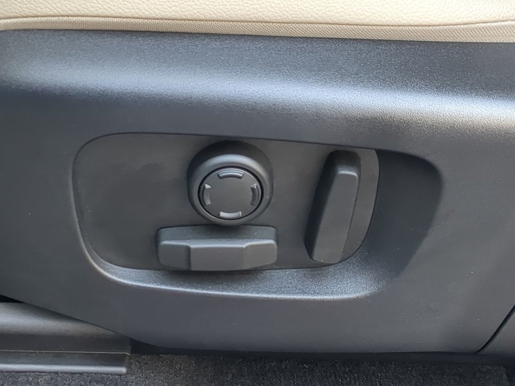 Thumbnail: 2025 Land Rover Discovery Sport - 26