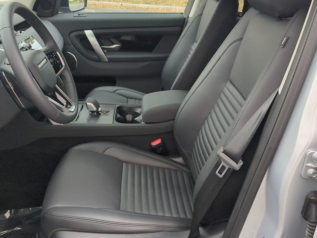 Thumbnail: 2025 Land Rover Discovery Sport - 10