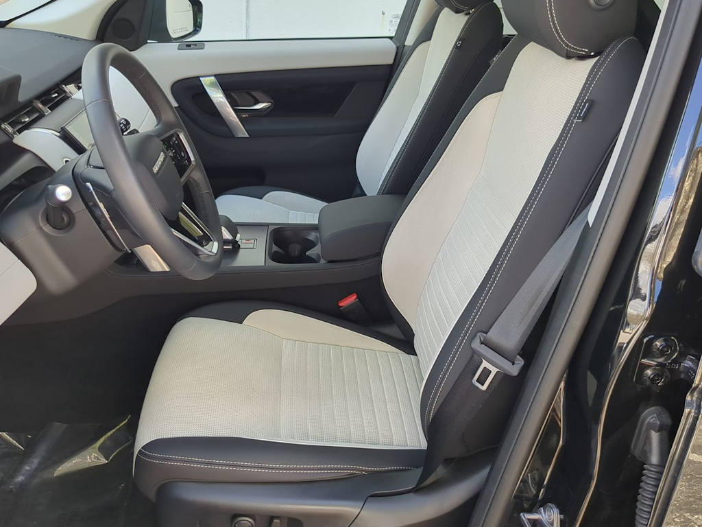 Thumbnail: 2025 Land Rover Discovery Sport - 10