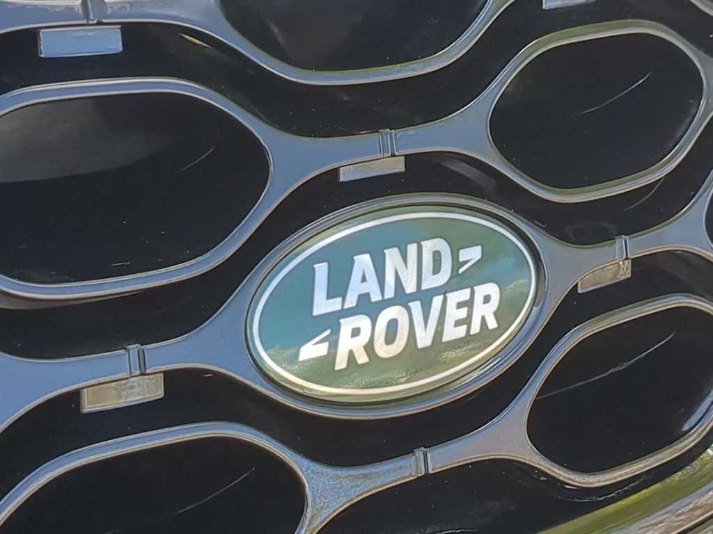 Thumbnail: 2025 Land Rover Discovery Sport - 25