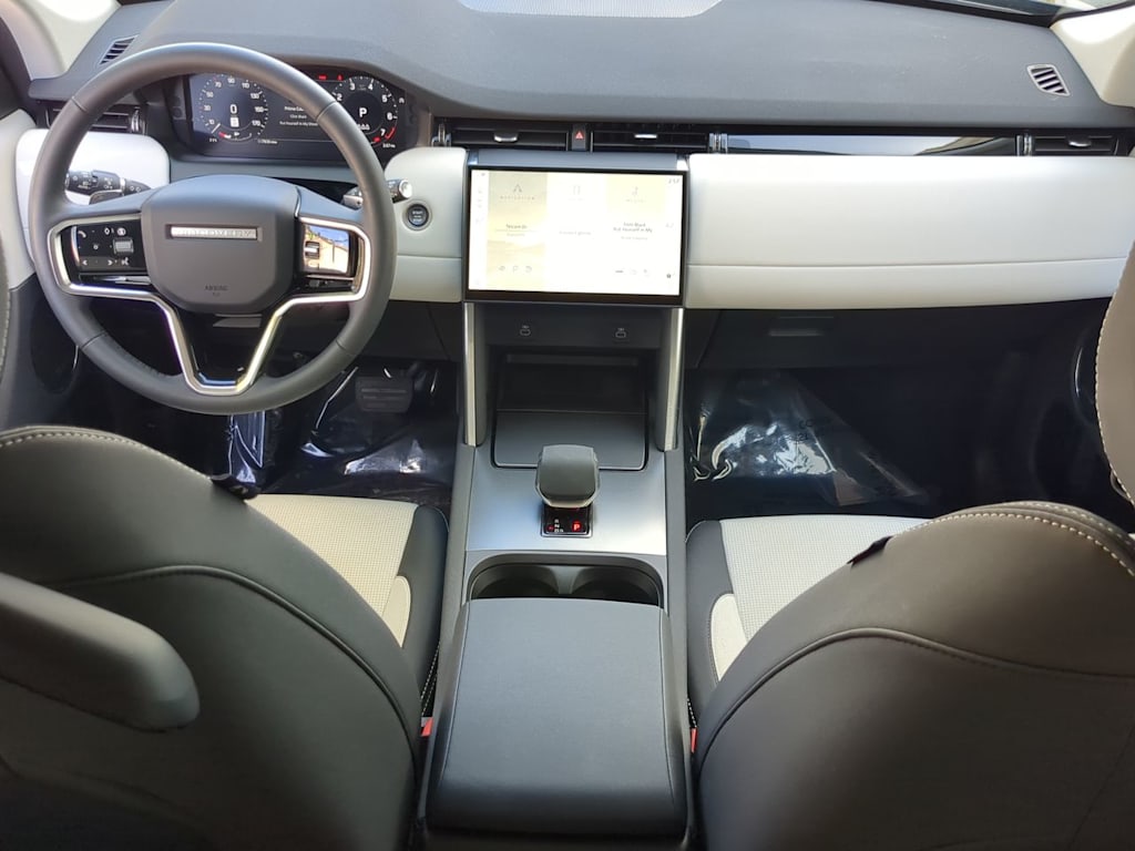 Thumbnail: 2025 Land Rover Discovery Sport - 9