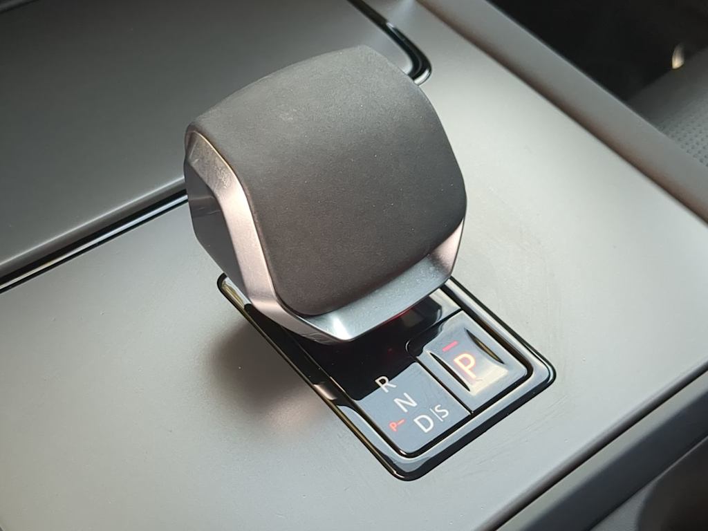 Thumbnail: 2025 Land Rover Discovery Sport - 17