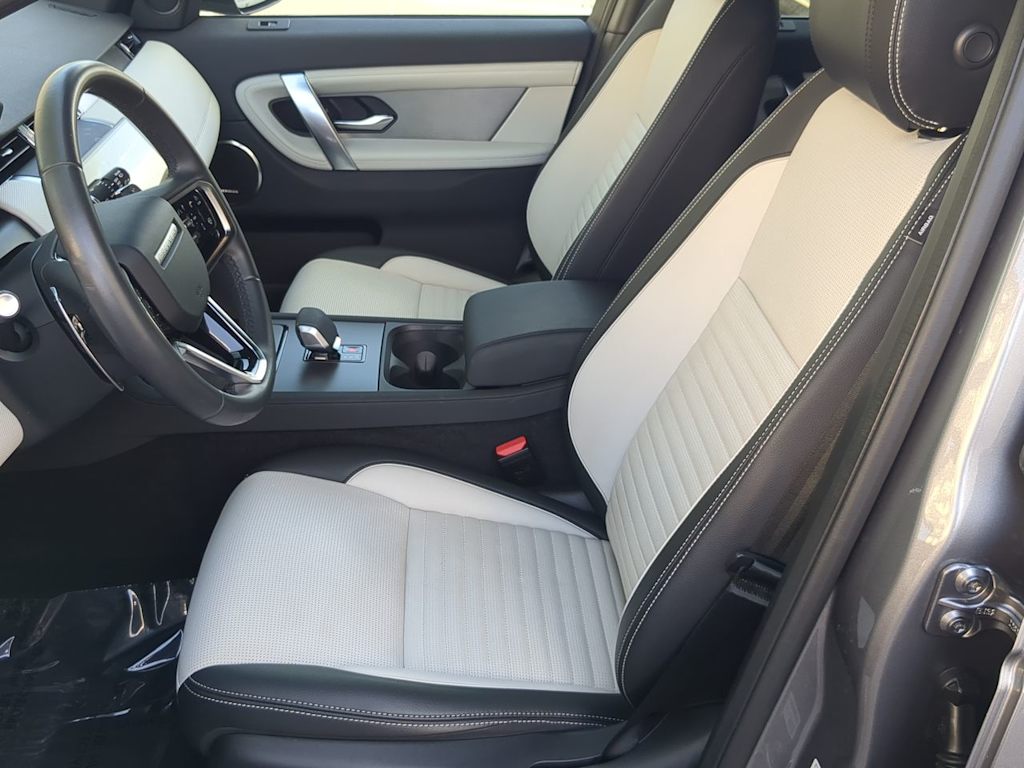 Thumbnail: 2025 Land Rover Discovery Sport - 11