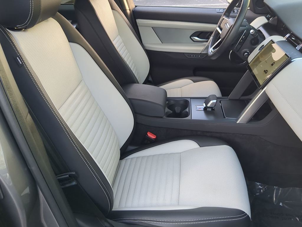 Thumbnail: 2025 Land Rover Discovery Sport - 12
