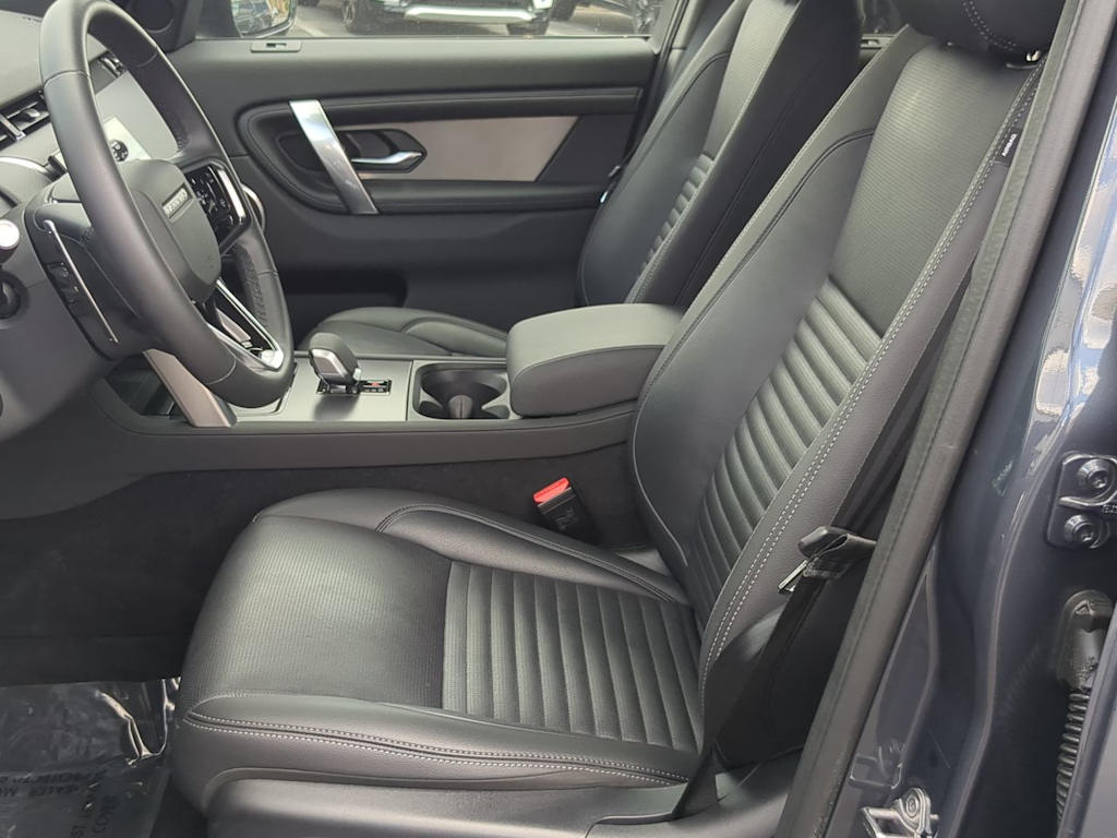 Thumbnail: 2025 Land Rover Discovery Sport - 10