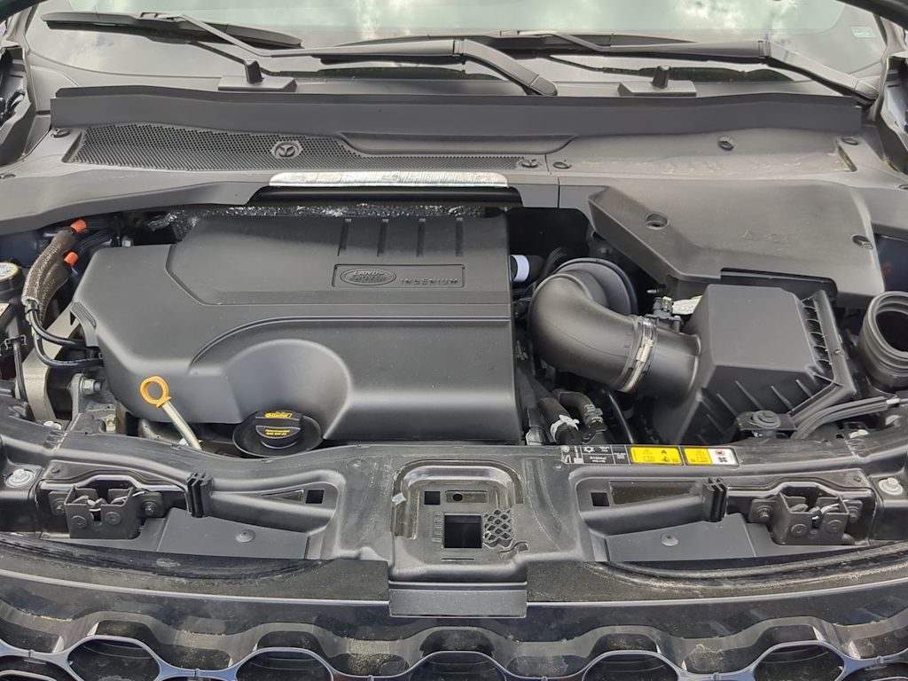 Thumbnail: 2025 Land Rover Discovery Sport - 8