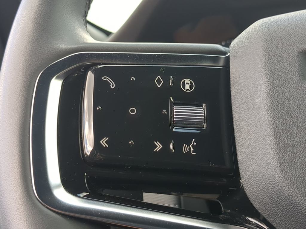 Thumbnail: 2025 Land Rover Discovery Sport - 30