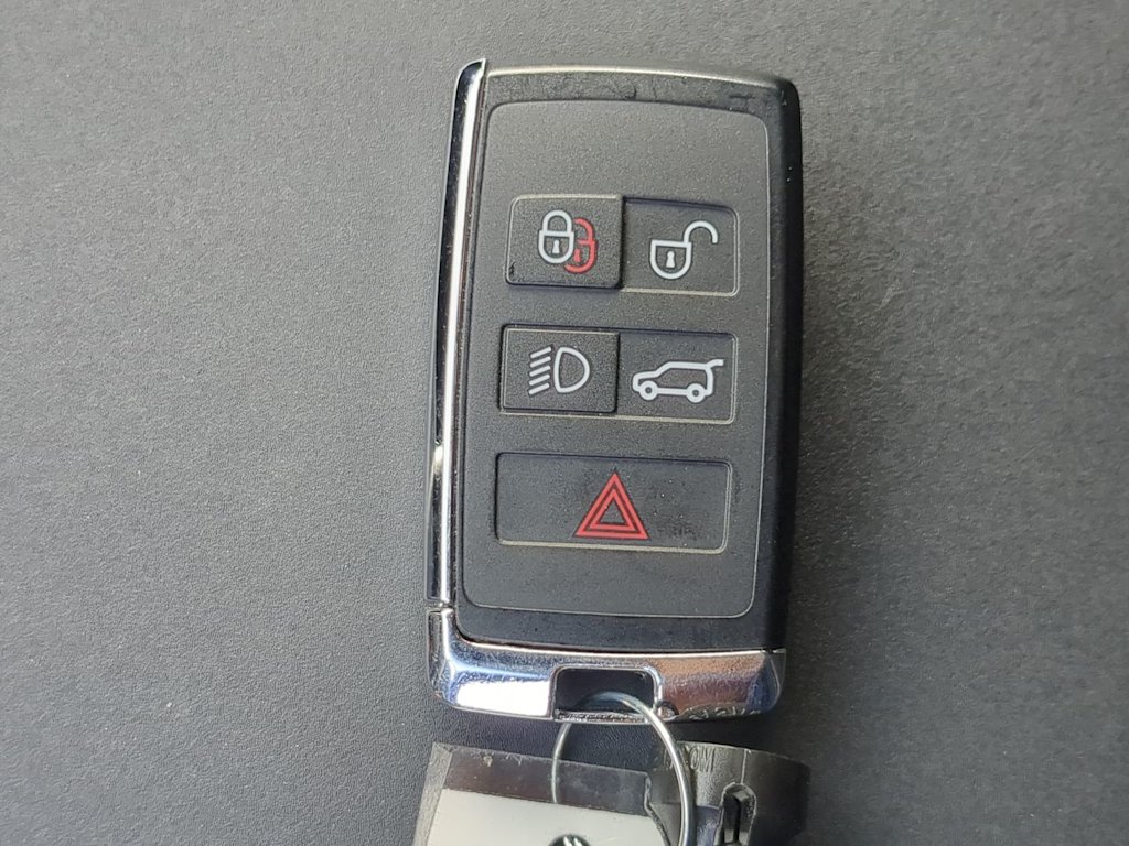 Thumbnail: 2025 Land Rover Discovery Sport - 38