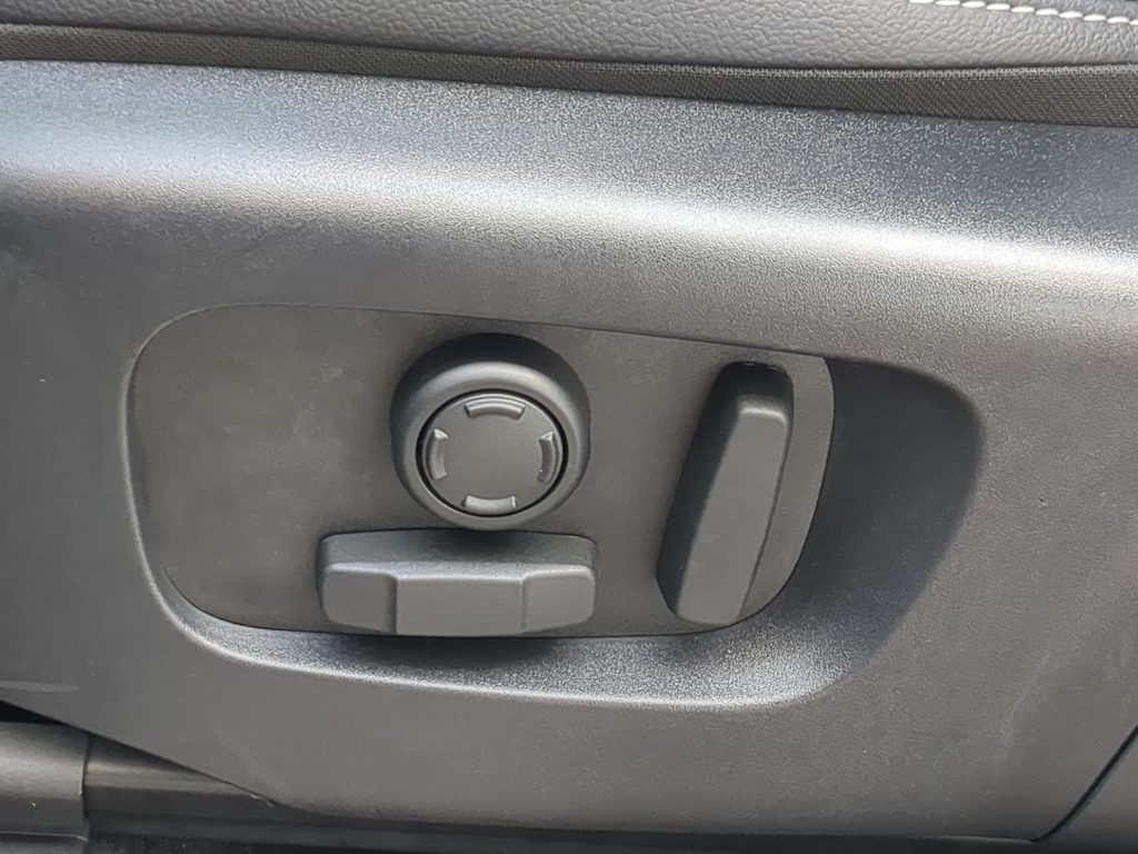 Thumbnail: 2025 Land Rover Discovery Sport - 26