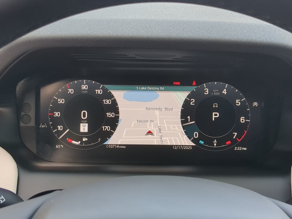 Thumbnail: 2025 Land Rover Discovery Sport - 15