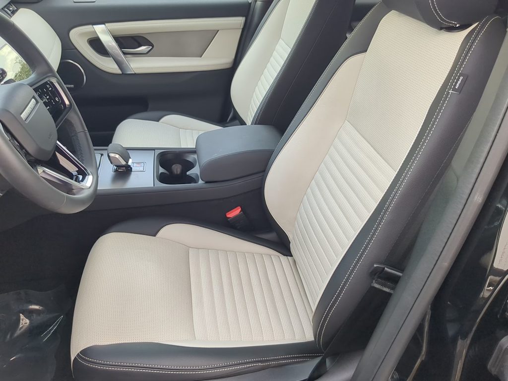 Thumbnail: 2025 Land Rover Discovery Sport - 10