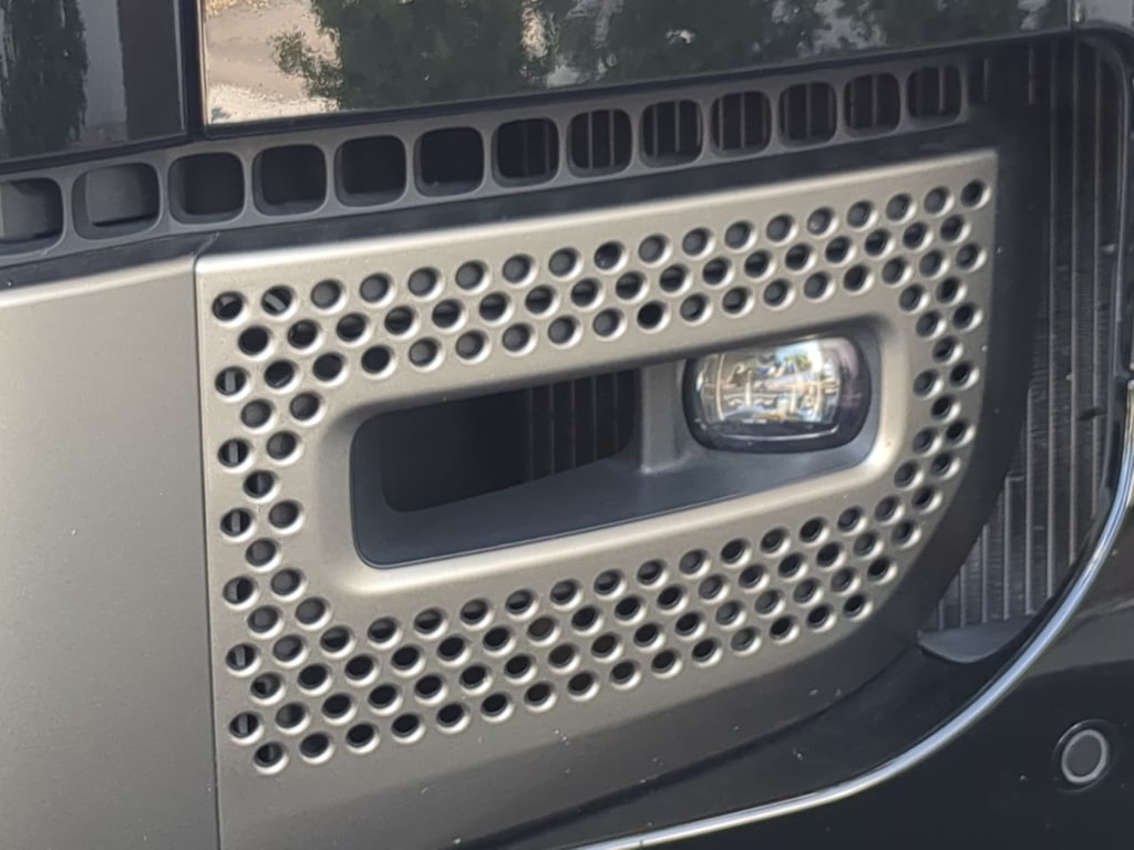 Thumbnail: 2023 Land Rover Defender - 6