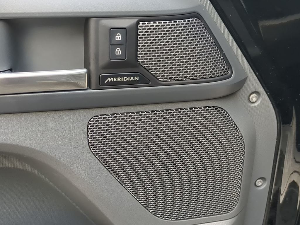 Thumbnail: 2023 Land Rover Defender - 34
