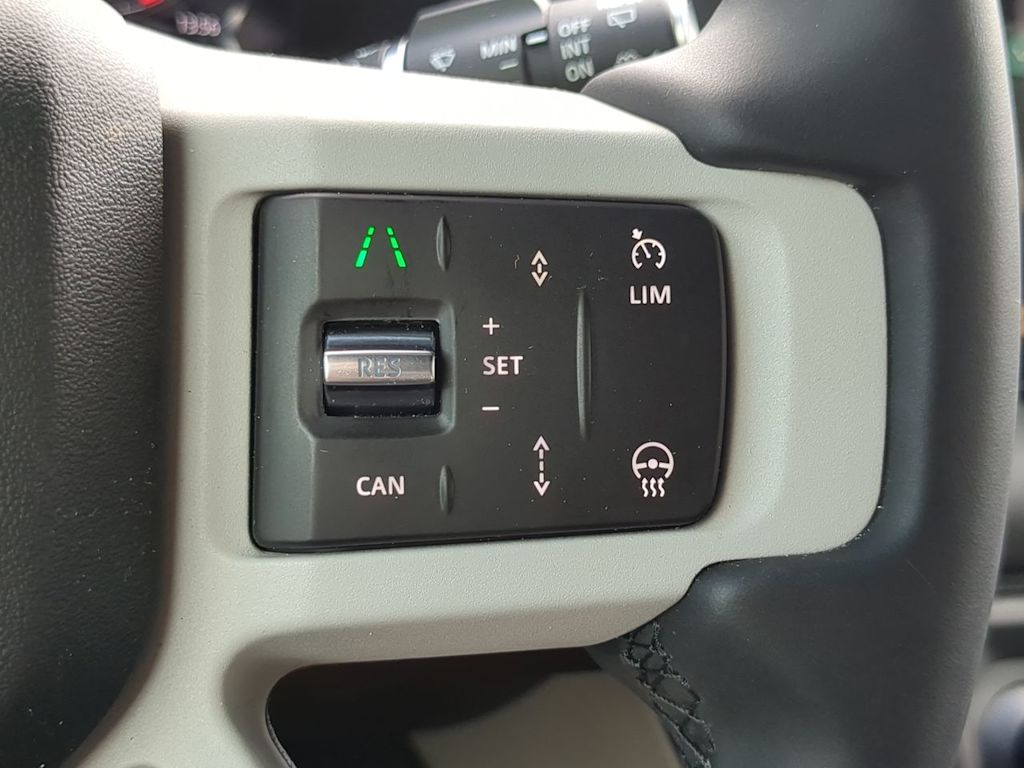 2024 Land Rover Defender 110 31
