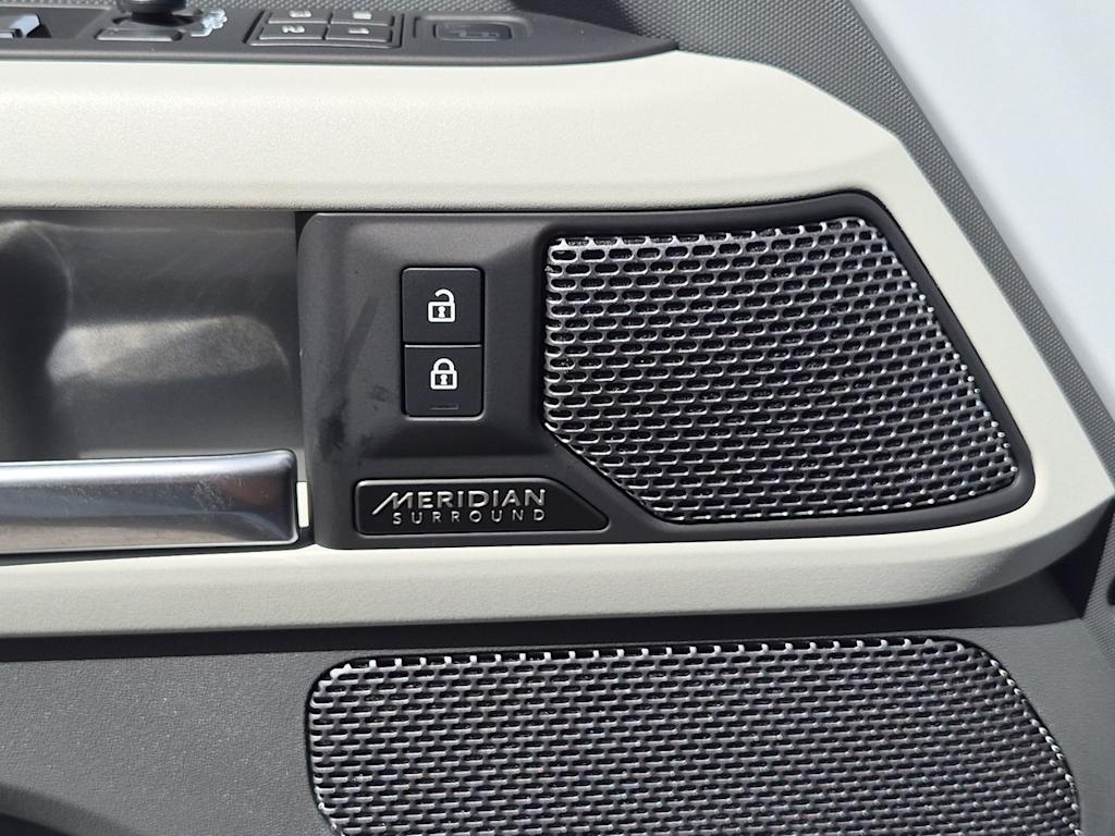 Thumbnail: 2023 Land Rover Defender - 33