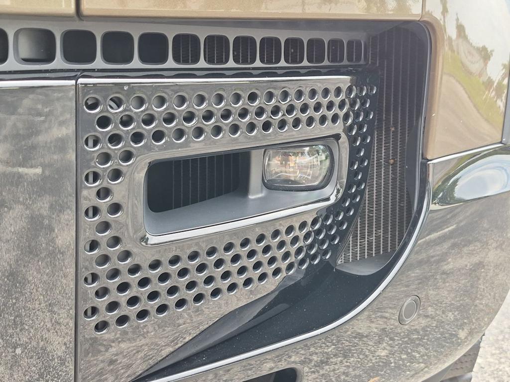 Thumbnail: 2023 Land Rover Defender - 5