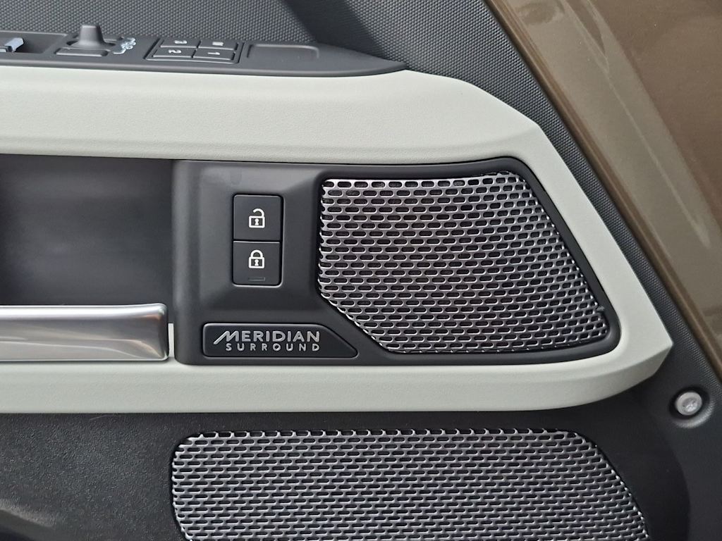 Thumbnail: 2023 Land Rover Defender - 33