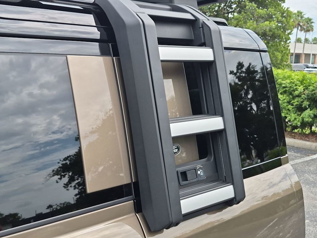 Thumbnail: 2023 Land Rover Defender - 36