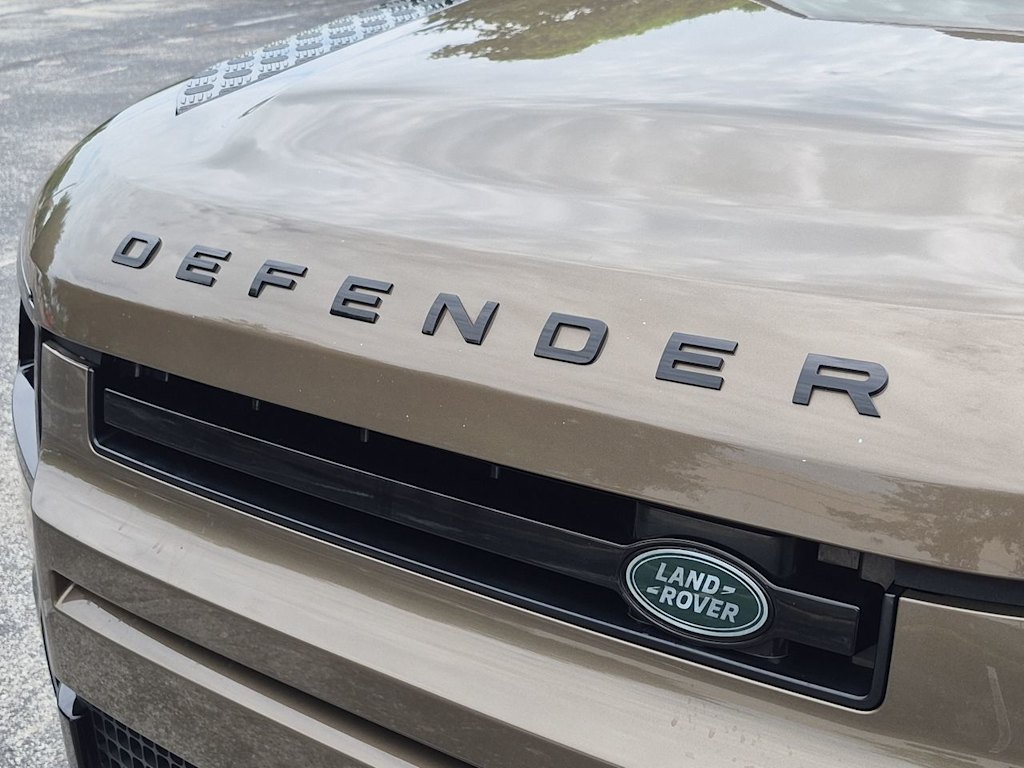Thumbnail: 2023 Land Rover Defender - 25