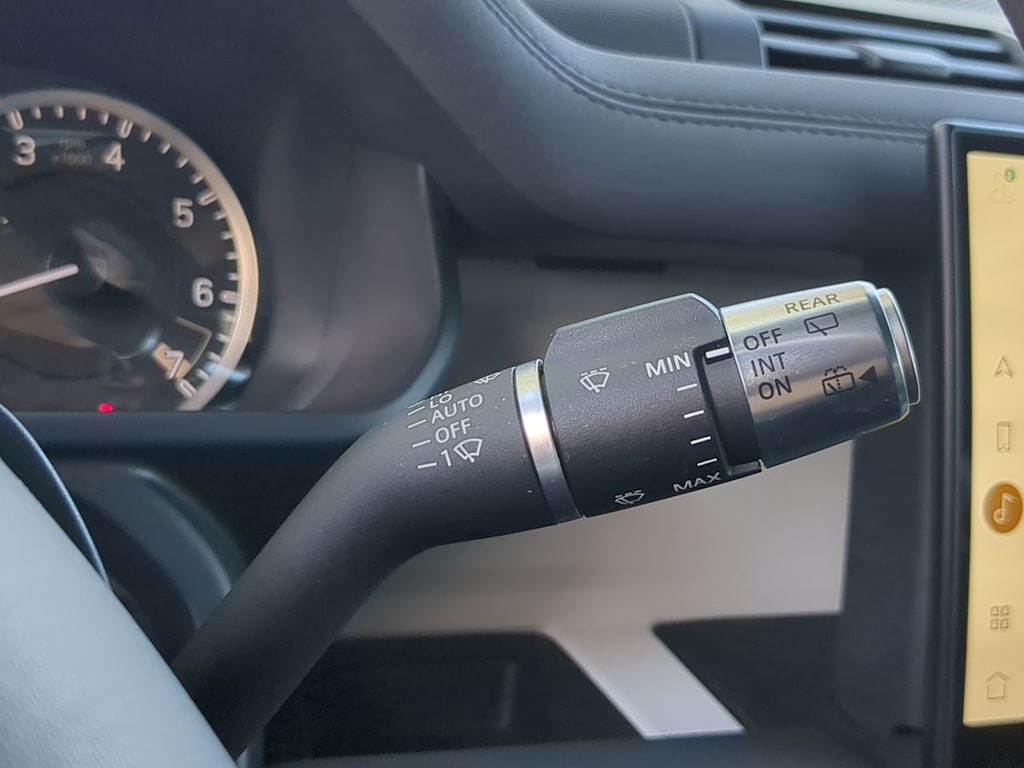 Thumbnail: 2022 Land Rover Defender - 32