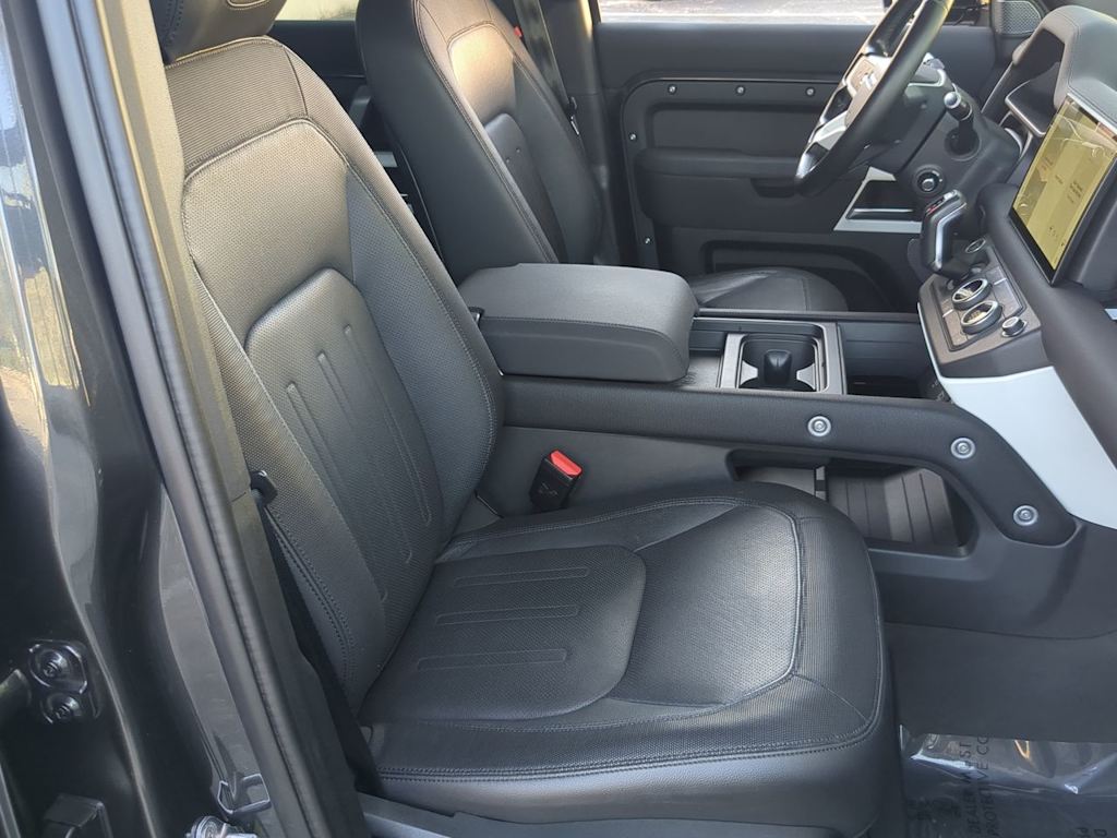 Thumbnail: 2022 Land Rover Defender - 12