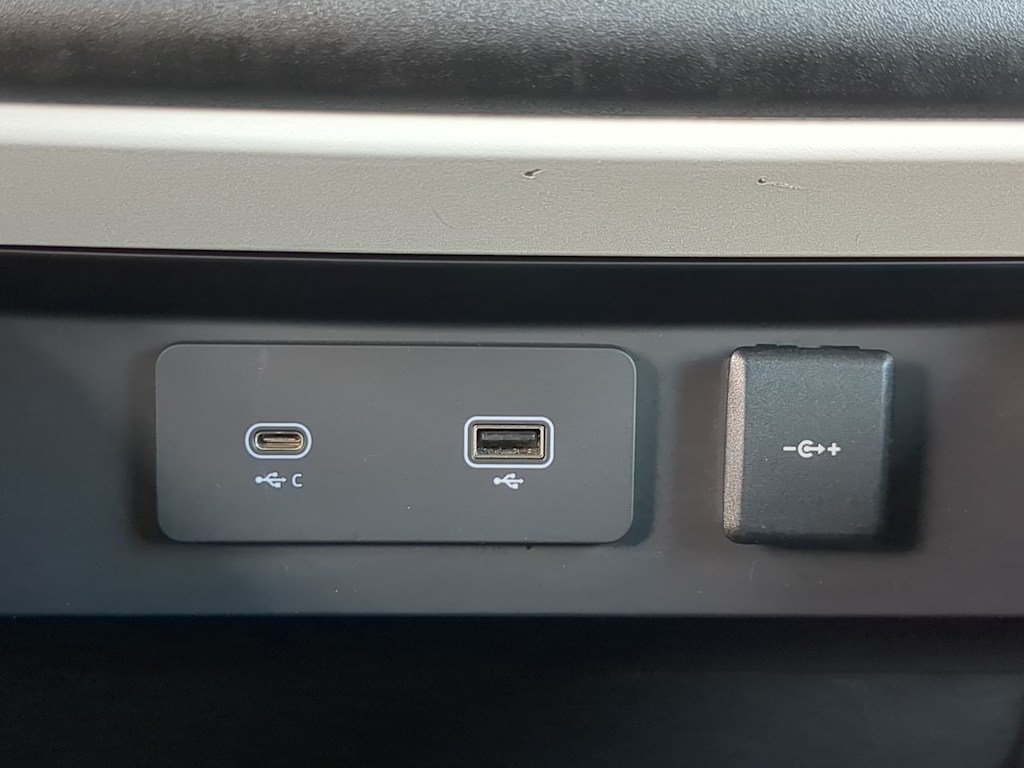 Thumbnail: 2022 Land Rover Defender - 37